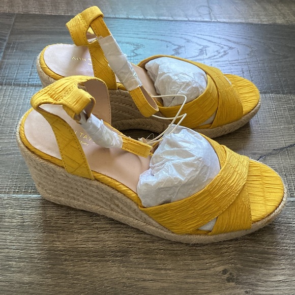 Ann Taylor Yellow Wedges - Picture 2 of 5